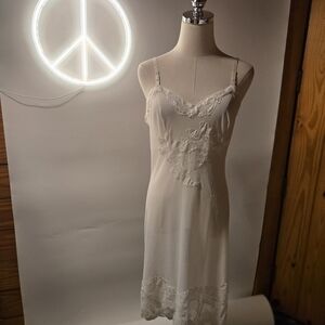 Henson Kickernick Vintage Cream Lily Lace Slip Size 34 / Small